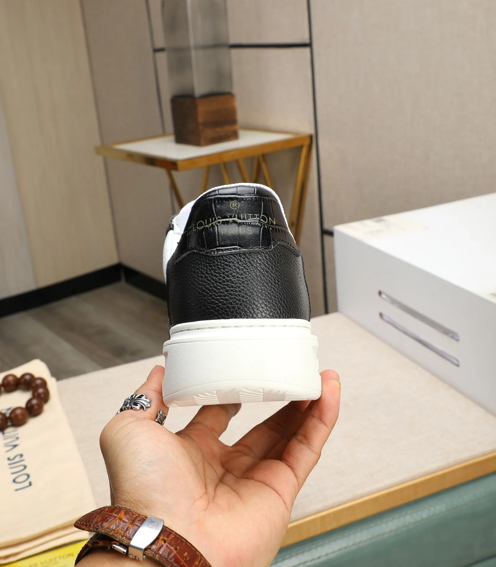 Men's shoes 💰540 💰(Niuli: full package) louis vuitton (Louis Vuitton/lv) top 🔍🔍 new models are on sale at the same time at the counter. The upper 🇮🇹 is imported from Italy, first-layer cowhide, and the lining is fully imported cowhide. 💪💪, completely 1⃣️ to 1 ⃣️Re-engraved🇮🇹💪💪, ⚠Sole: The original sole is specially provided by the original factory, the exclusive movable molded sole is super comfortable, ⚠The original factory follows the order, 🔍🔍high quality, you can enter and exit the counter at will, welcome to compare⚠. Code number:38-44